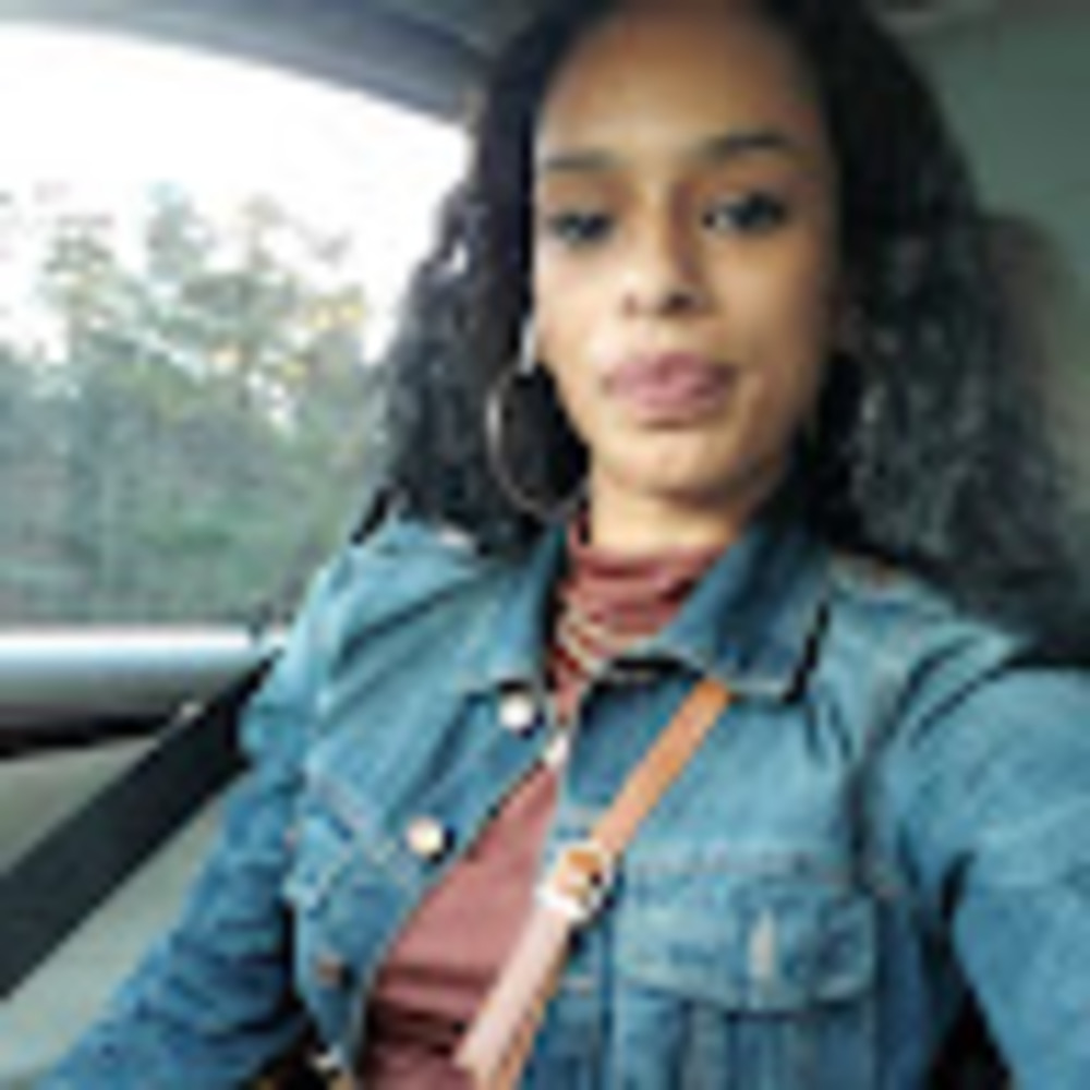 Meet your Posher, Akia